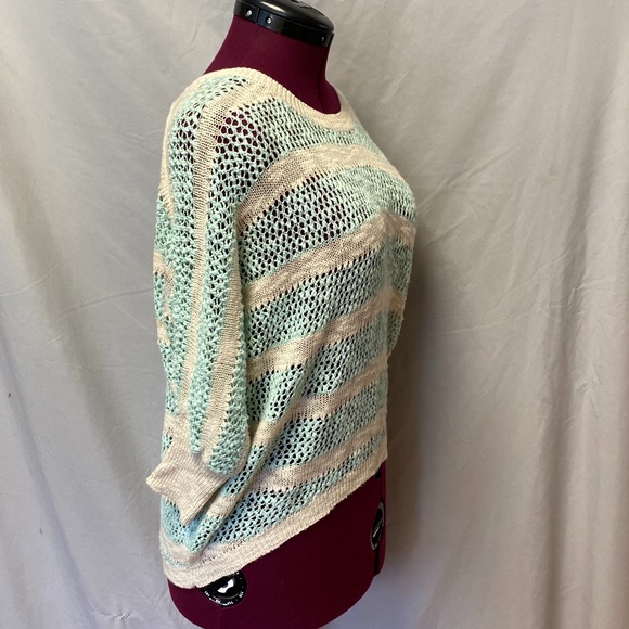 Shrinking Violet light sweater - Picture 4 of 7